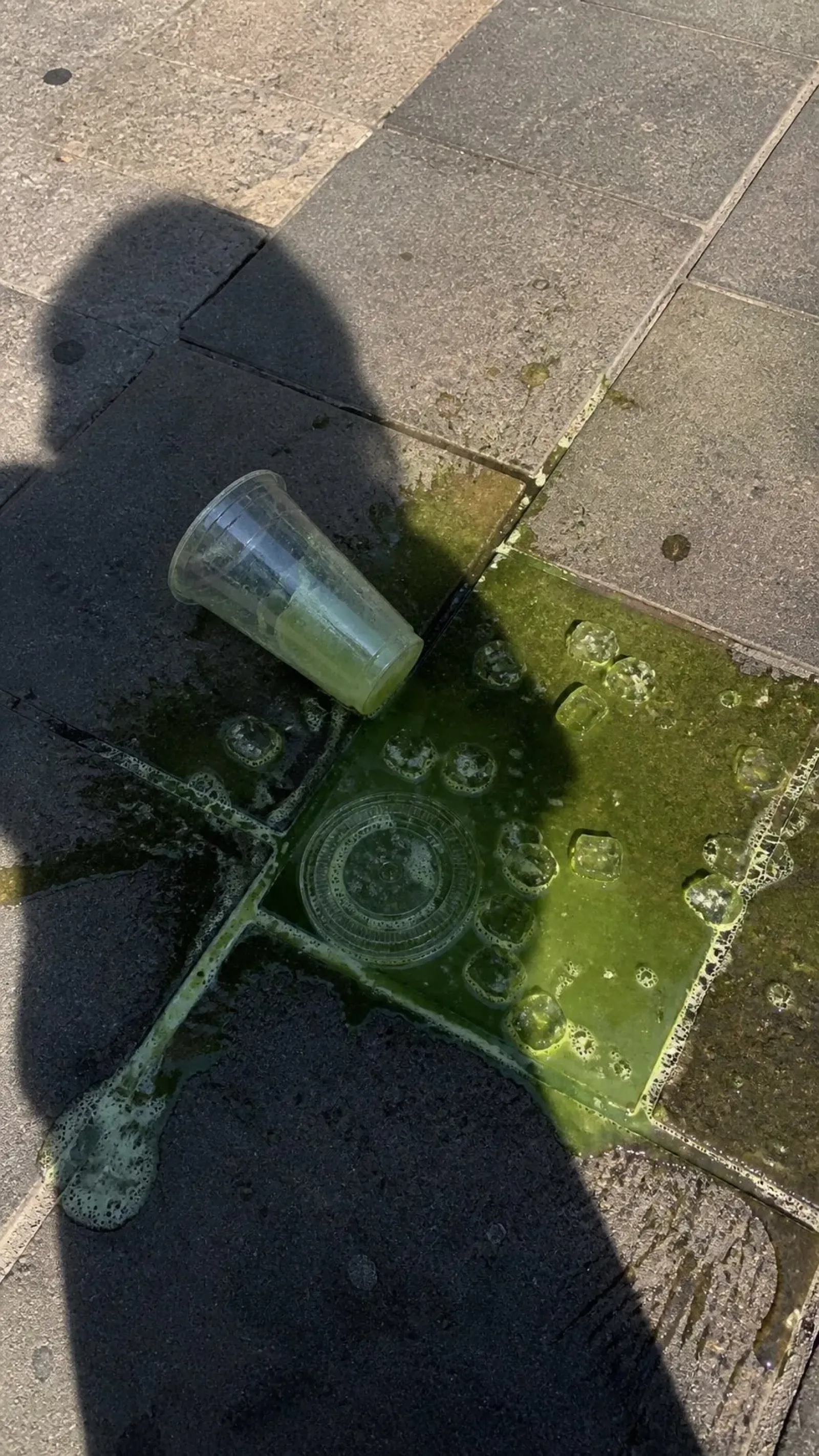 泼洒抹茶街头手机照片 案例
